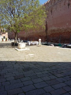 Aspettando gli sposi in campo