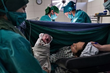 EMERGENCY per le donne madri in Afghanistan, una mostra