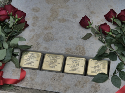 Anche l'ideatore Gunter Demnig alla posa delle nuove Stolpersteine